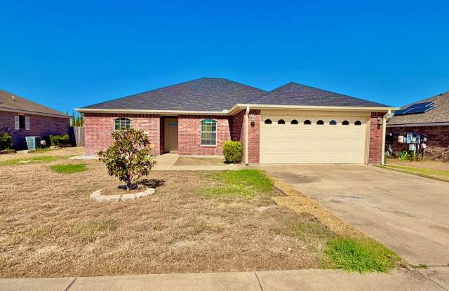 Welcome Home to 2415 Isabelle Dr! Gallery 1