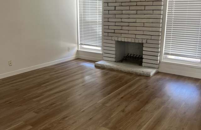 2593 Capitales Drive - 2595 Gallery 2