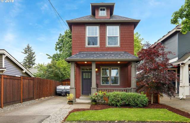 6618 SE 66th Ave - 6618 Southeast 66th Avenue, Portland, OR 97206