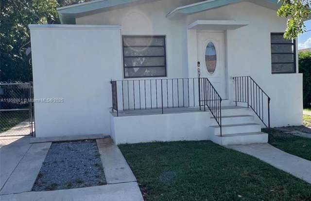 530 SW 16th Ave photos photos