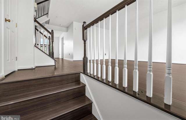 11304 SOUTHLAKES DR Gallery 3