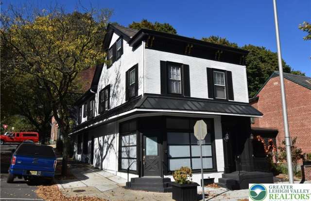 100 4th Street photos photos