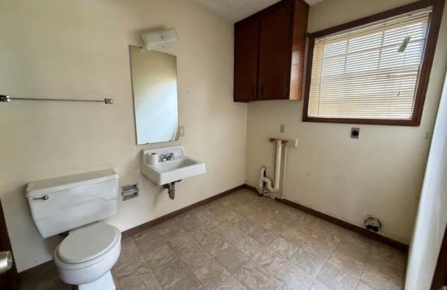 3423 Harvard Road - A Gallery 4