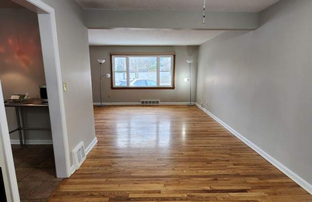 Fabulous Home in the Heart of Solon Gallery 4