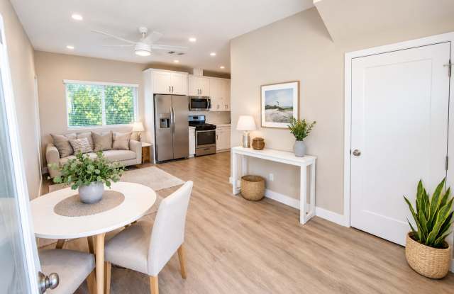 4BD/2BA with designated yard space! Gallery 3