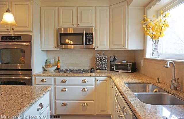 4086 PINEHURST Drive Gallery 4
