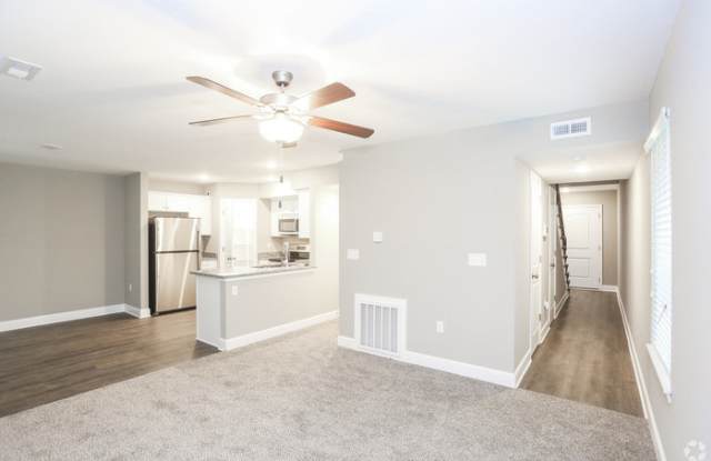945 Southeast Gingerbread Court Gallery 3