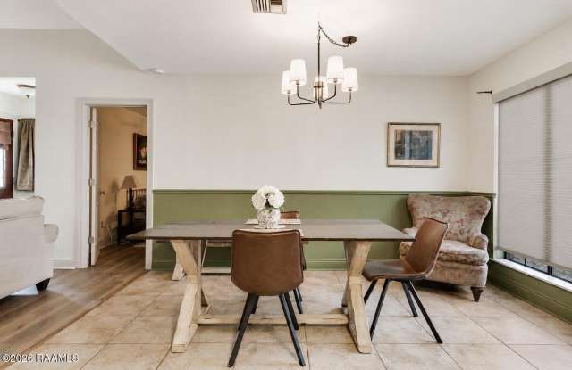215 Sleepy Hollow Drive Gallery 4
