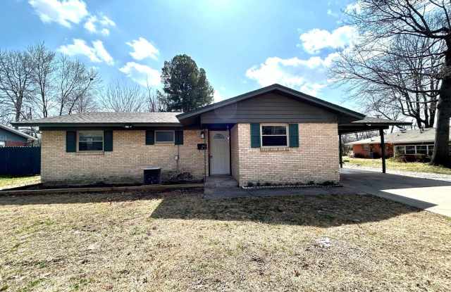 3bd/1ba HOME in a Great Neighborhood with Fenced In Yard and Carport! photos photos