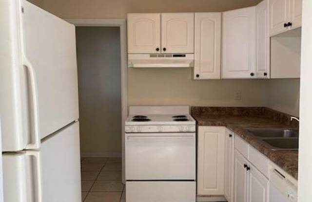 Cozy 3BR/1BA Single-Family Home in Valdosta City Limits – Pet-Friendly! Gallery 4