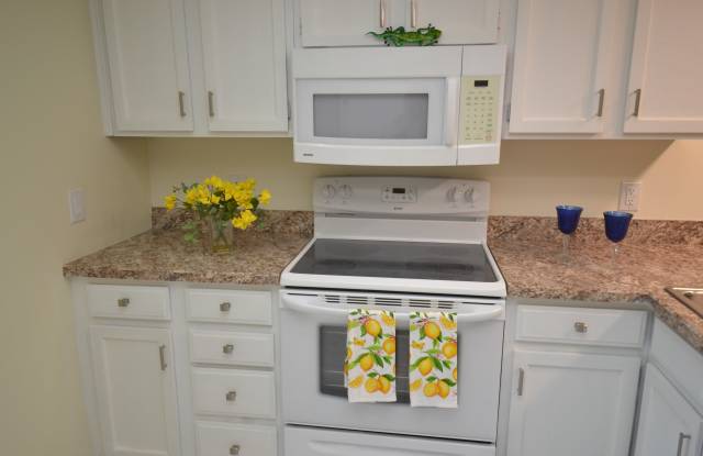 226 Woodlake Wynde Gallery 2