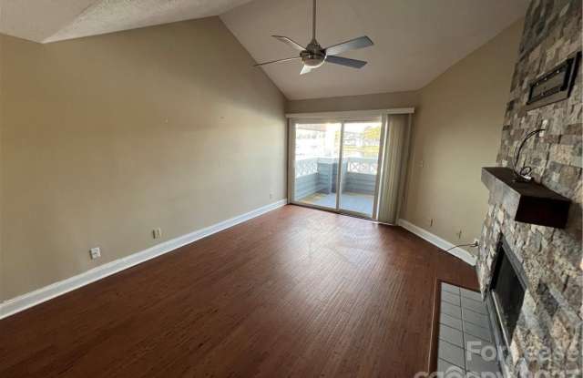 18743 Vineyard Point Lane Gallery 3