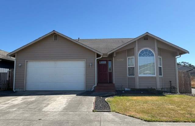 Lovely 3 Bedroom Home in McKinleyville photos photos
