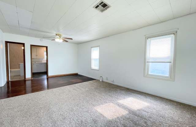 Beautiful 2 Bedroom 1 Bath Gallery 4