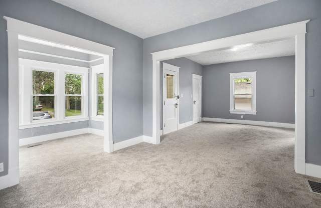 Lincoln Home for Rent Gallery 4