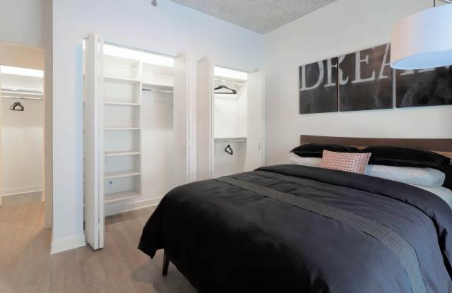 450 E Ohio St Gallery 2