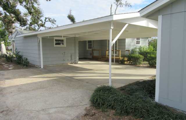1914 Tyndall Drive Gallery 3