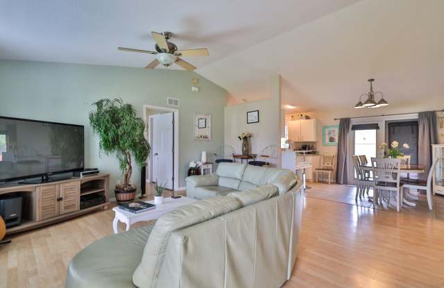 Furnished, Beautifully decorated 3 bedroom/ 2 bath home in Florida Shores, Edgewater photos photos