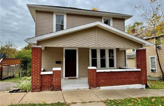 1206 Foster Avenue - 1206 Foster Avenue, Cambridge, OH 43725