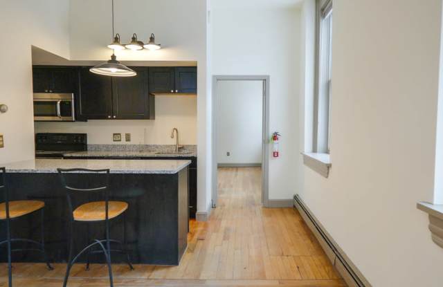 260 College Street, Unit 4 Gallery 3