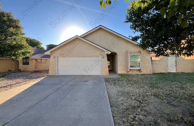 Beautiful 2 Bedroom 2 Bathroom Home- Colonial Park Area - 812 Laurelwood Drive, Clovis, NM 88101