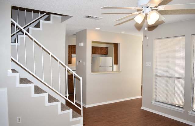801 Treadwell Ct Apt B Gallery 4
