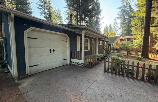 3 Bedroom 1 Bath 1 Car Garage Fenced in Back Yard Gallery 4