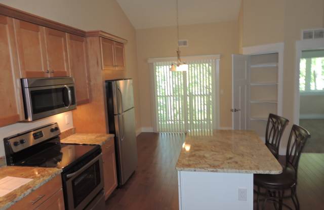 East Bay Condominiums 2 BR, 2 BA - 429 Munson Place, Traverse City, MI 49686
