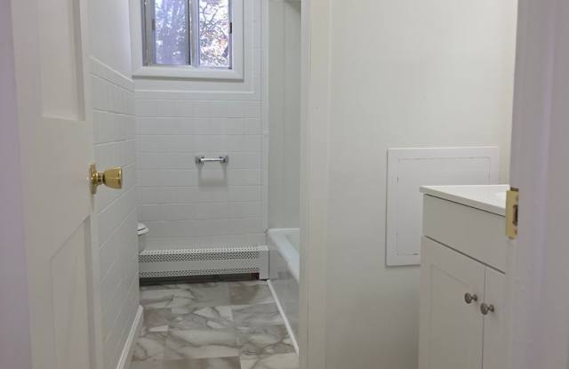 2 bedroom upper Gallery 3