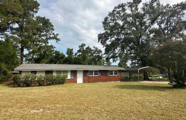 3 bedrooms - West Augusta Rental – (30909) Living room, and den-Convenient location close to shopping downtown, photos photos
