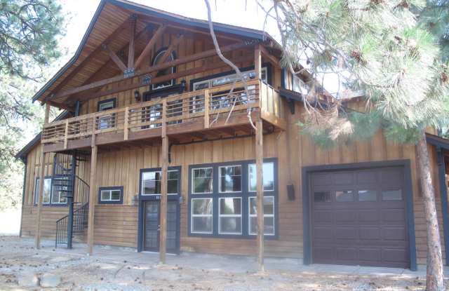 SISTERS LIVING! - 801 East Cascade Avenue, Sisters, OR 97759