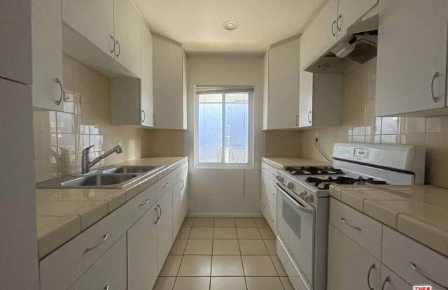 1045 N Genesee Ave - 1045 North Genesee Avenue, West Hollywood, CA 90046