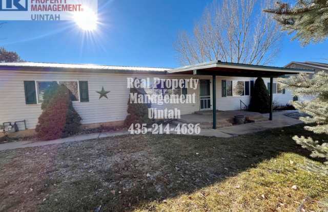 Cute 3-bedroom 2-bathroom house. MOVE IN SPECIAL!! $700 OFF YOUR FIRST MONTH'S RENT WHEN YOU SIGN A 12 MONTH LEASE!! photos photos