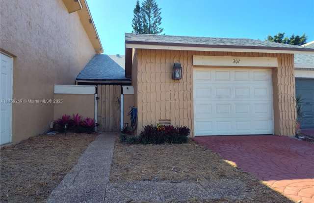 307 Vista Isles Dr - 307 Vista Isles Drive, Sunrise, FL 33325 307 Vista Isles Dr - 307 Vista Isles Drive, Sunrise, FL 33325