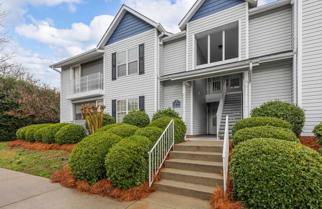 Gorgeous 2 bedroom home- Move-In Ready Condo in Parkview. Minutes to Downtown Greenville  the New Harris Teeter Shopping Hub! photos photos