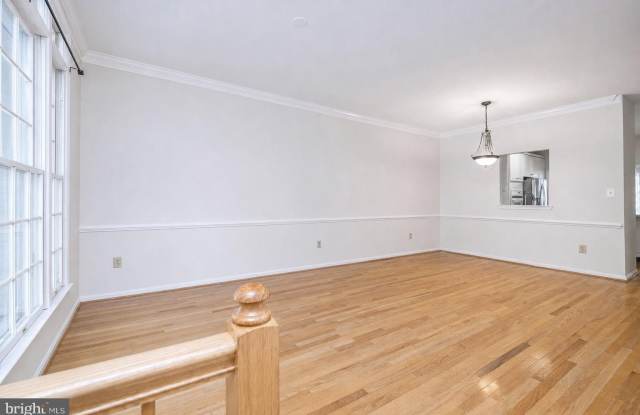 3940 KATHRYN JEAN Court Gallery 4