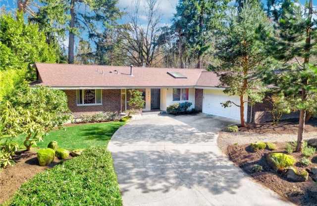 8441 SE 33rd Pl - 8441 Southeast 33rd Place, Mercer Island, WA 98040