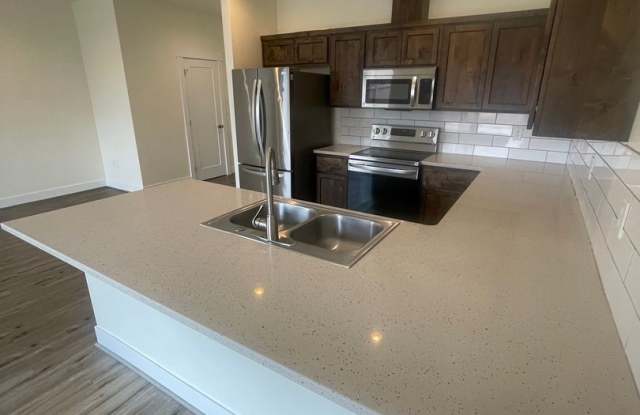 Modern Three Bedroom Duplex in Lebanon! - 1907 River Drive, Lebanon, OR 97355 Modern Three Bedroom Duplex in Lebanon! - 1907 River Drive, Lebanon, OR 97355