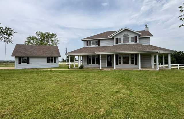 Large 3-Bedroom, 2-Bathroom Country Living Home In Tontitown! photos photos
