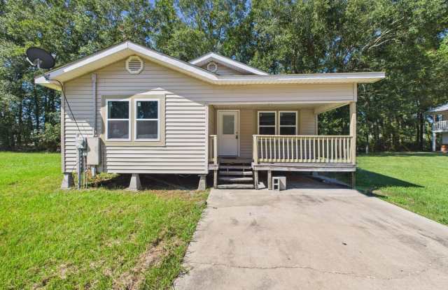 Adorable 3 bed, 1 bath home available in Sunset! photos photos