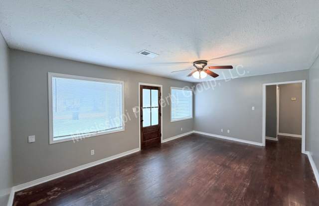 4BR/2BA Home Gallery 4