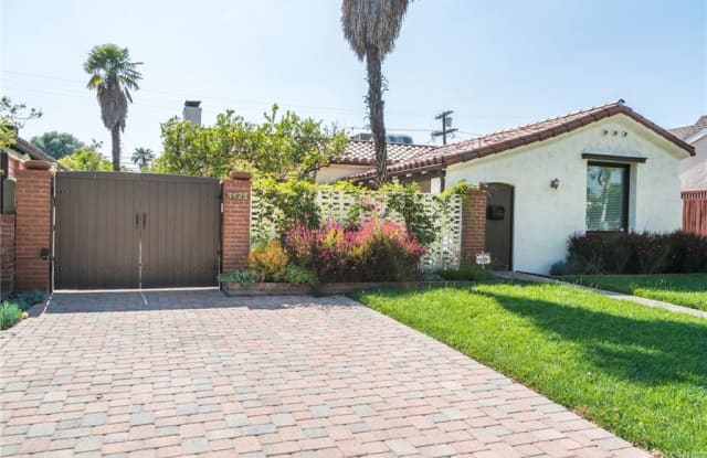 4425 Mariota Avenue - 4425 Mariota Avenue, Los Angeles, CA 91602