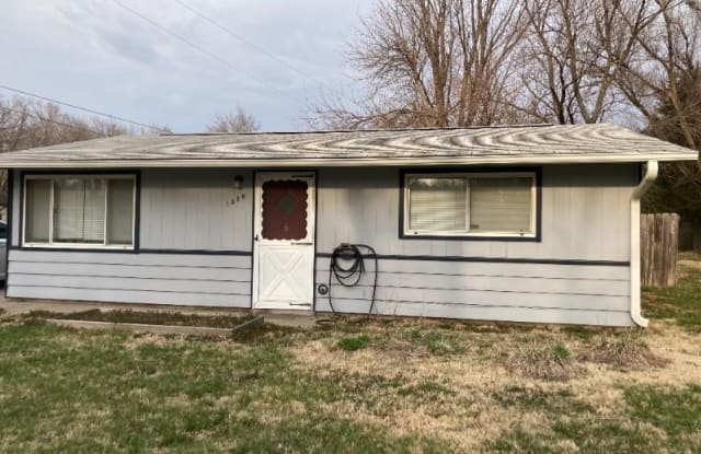 1930 Beck St - 1930 Beck Street, Manhattan, KS 66502