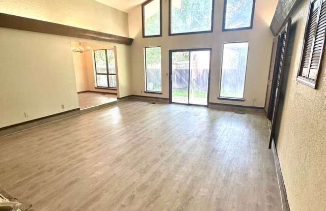 Spacious 3 Bedroom, 2 Bath Home! Don't Miss Out on this Incredible Home! photos photos