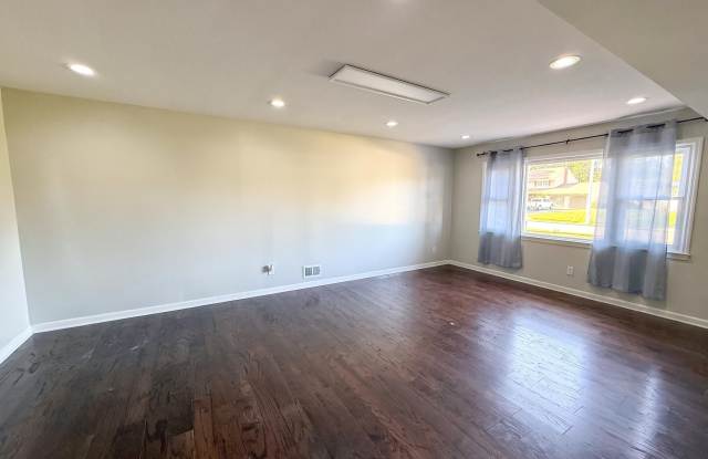 1583 Sea Island Drive Gallery 3