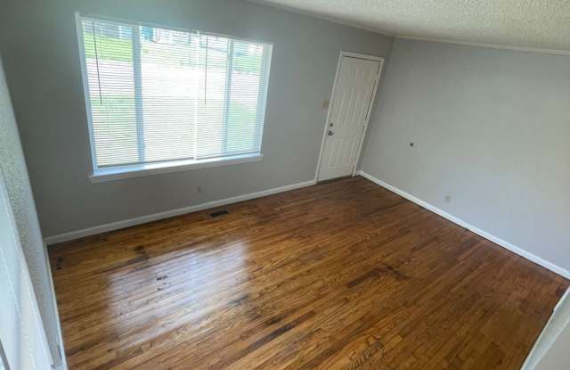 5819 Greenfield Avenue Gallery 3