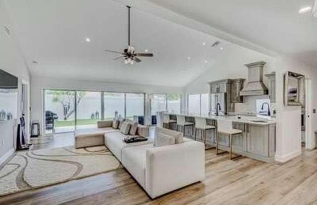 149 Beach Summit Court Gallery 4