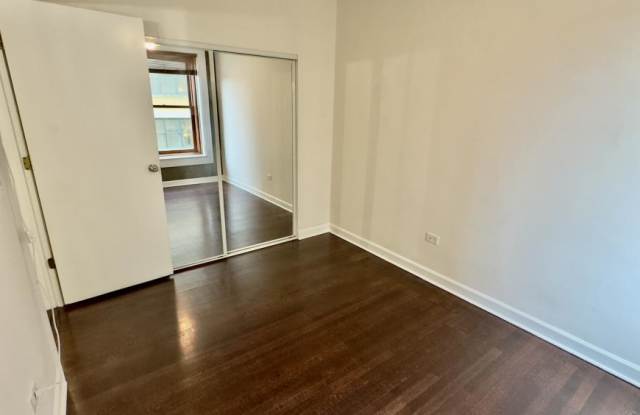 559 W Surf Gallery 3