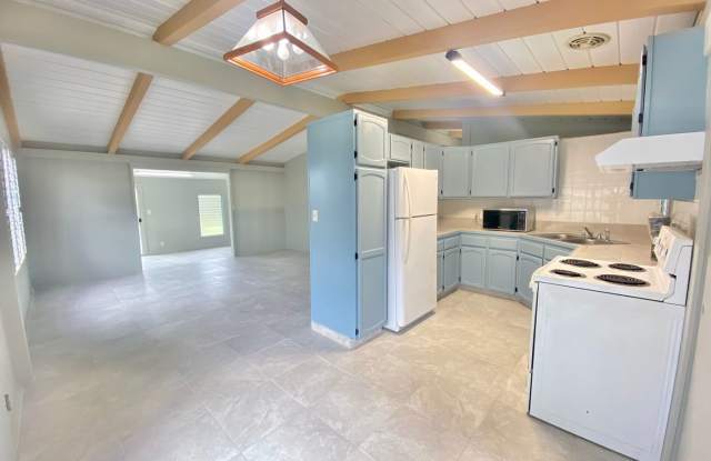 Recently Renovated 3 bed, 1.5 bath house in Palisades! - 2208 Komo Mai Drive, Pearl City, HI 96782