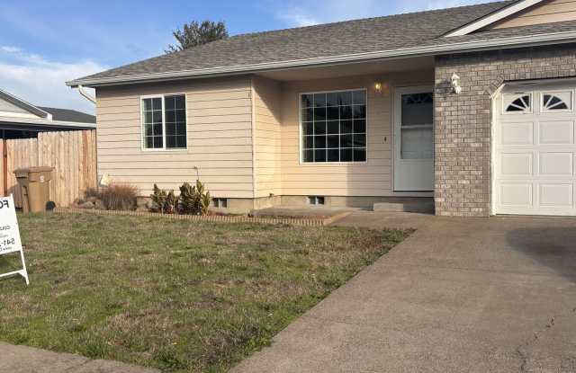 Beautiful Single Level 3/2 Charming NW Albany Duplex photos photos